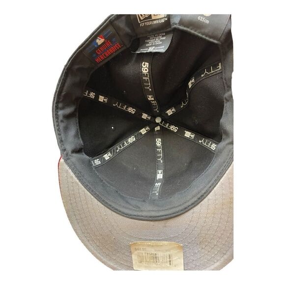 New Era 9Fifty MLB New York Yankee Black / Red Metal Badge Size 8 - Picture 8 of 9